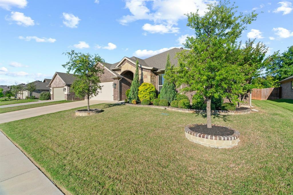Property Photo: 316 Brinkley Drive TX 76179