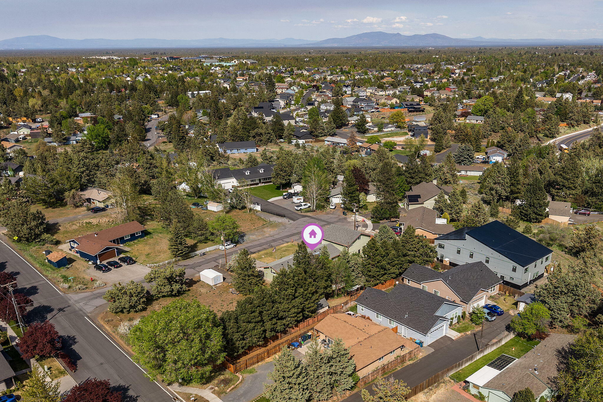 Property Photo: 20607 Independence Way OR 97701