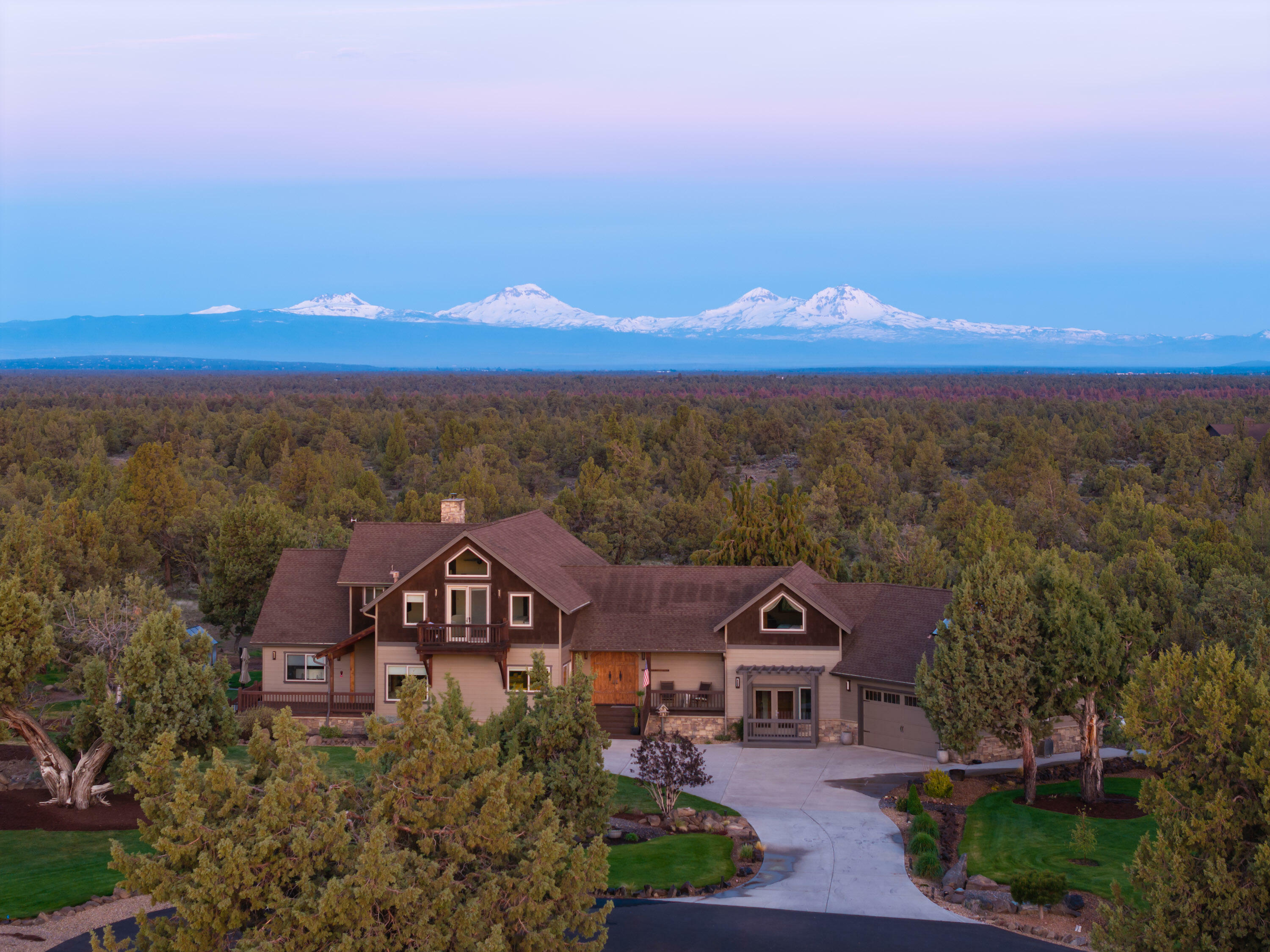 Property Photo: 18598 SW Mount Adams Loop OR 97753