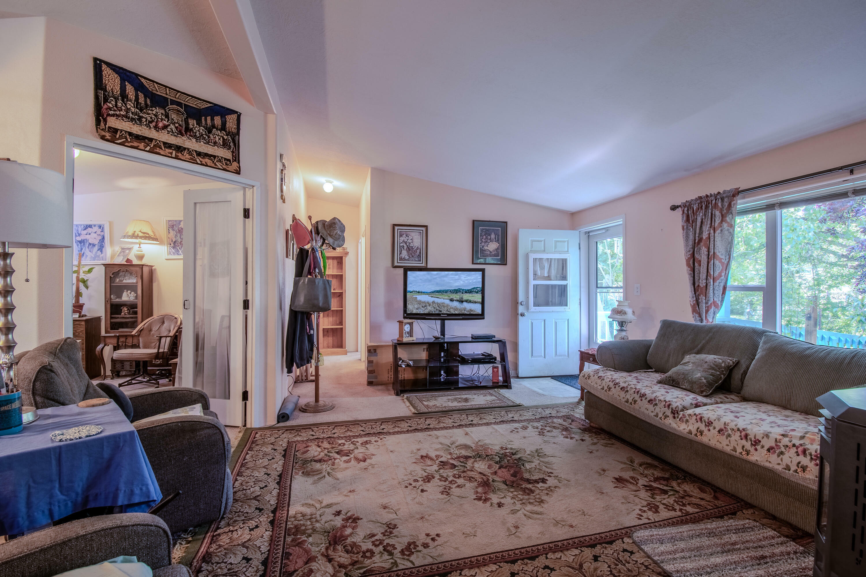 Property Photo: 5912 Shady Brook Drive OR 97502