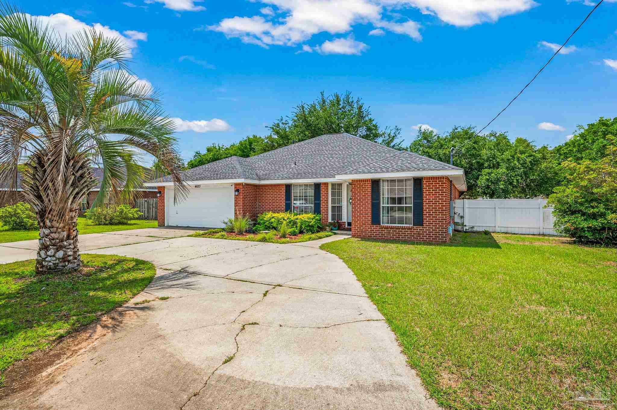 Property Photo: 4623 Hamilton Bridge Rd FL 32571