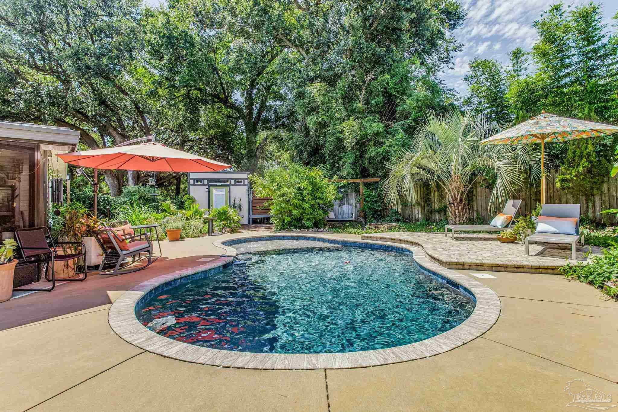 Property Photo: 4135 Kingsberry Dr FL 32504