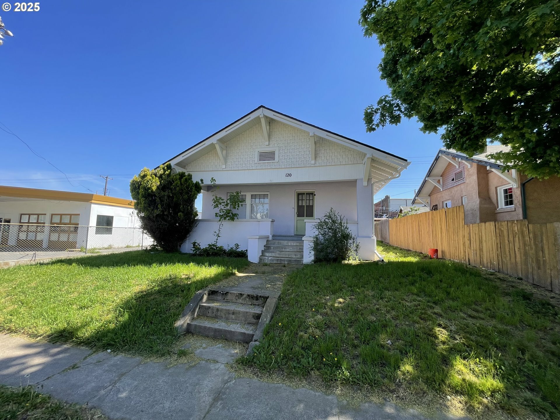 Property Photo: 120 E Broadway St WA 98620
