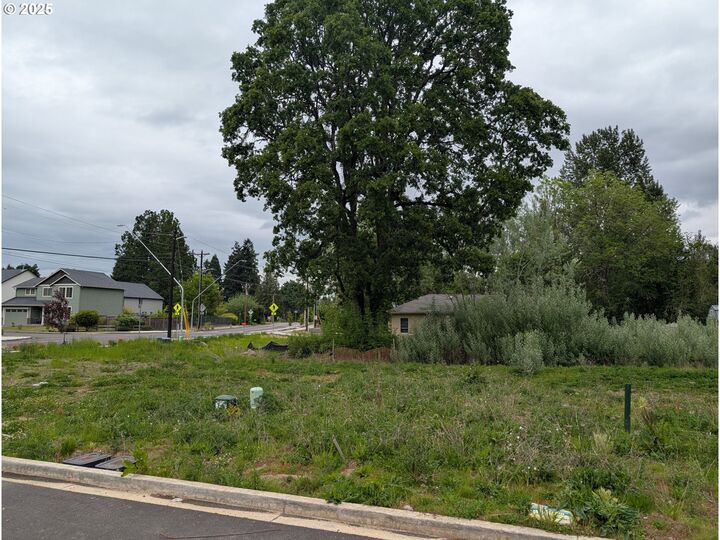 Property Photo:  6717 NE 27th Pl  WA 98665 