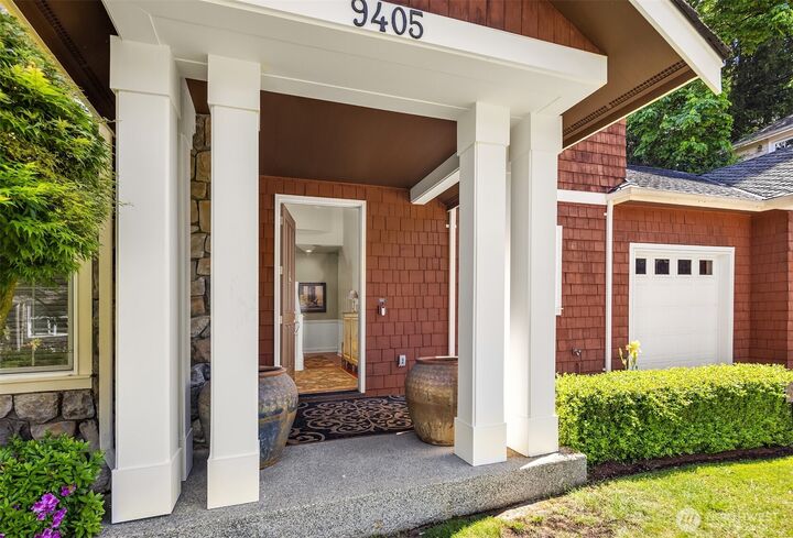 Property Photo:  9405 SE 33rd Street  WA 98040 