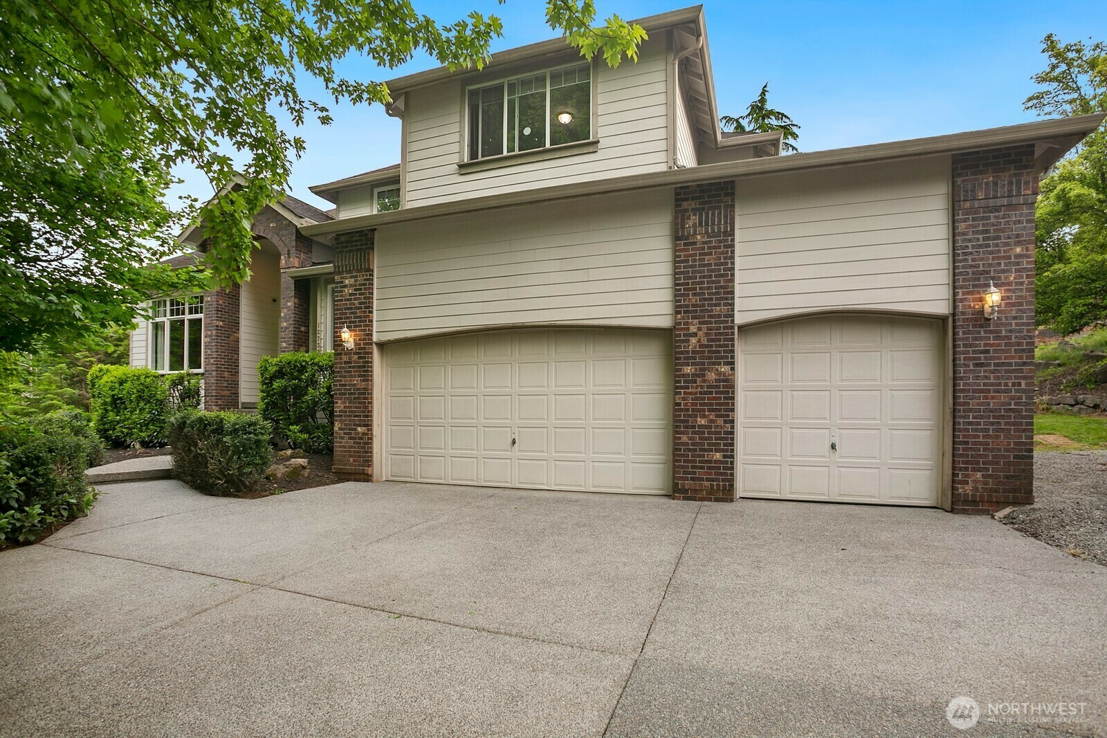 Property Photo: 12733 185th Way SE WA 98059