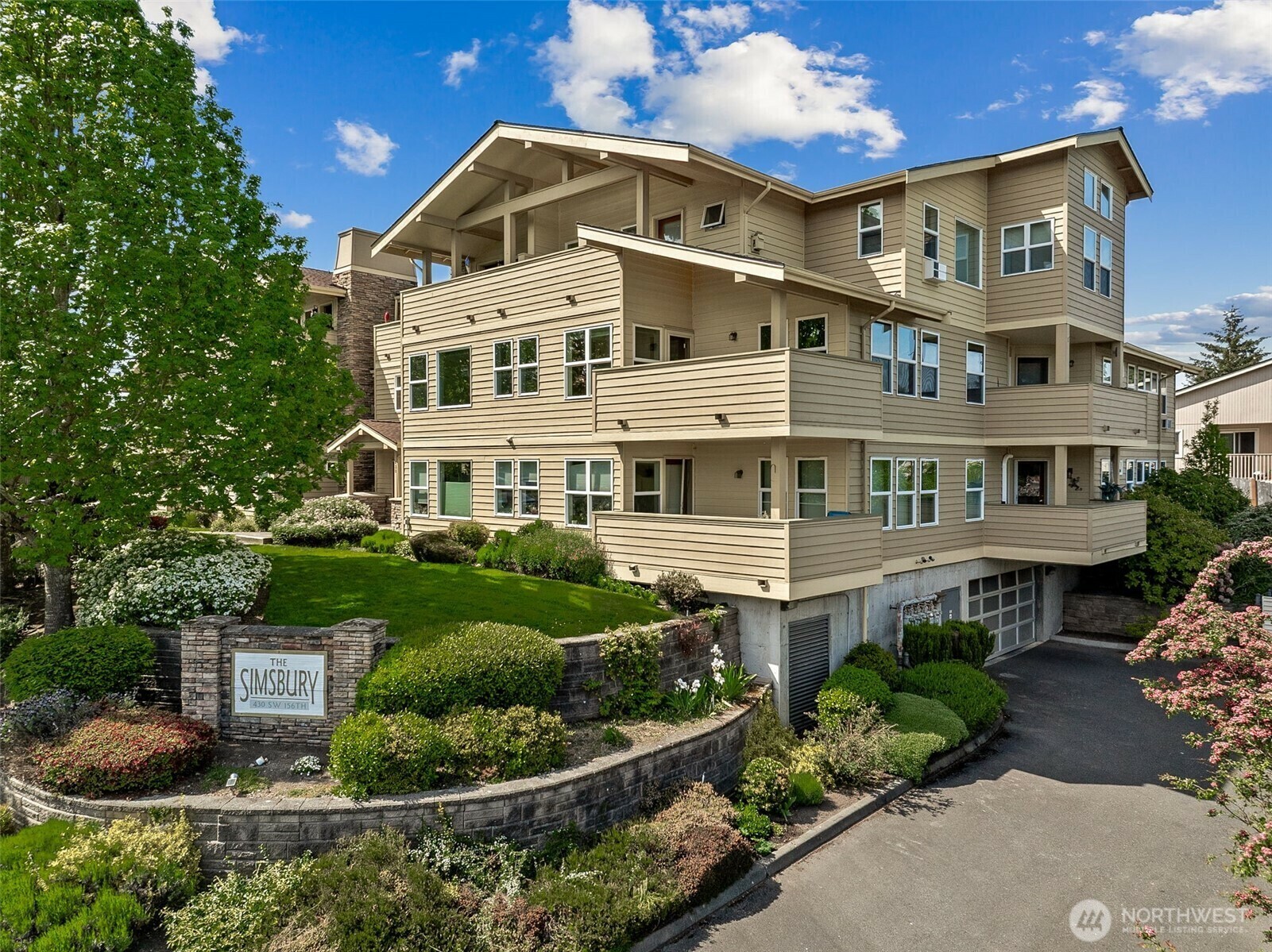 Property Photo:  430 SW 156th Street 204  WA 98166 