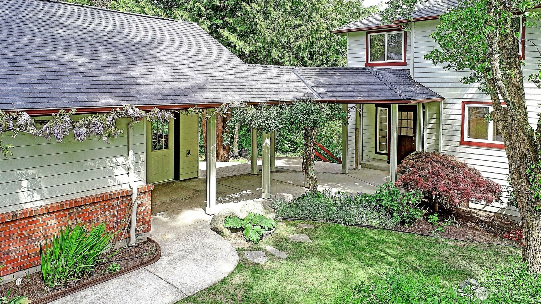 Property Photo: 955 Michael Way WA 98282