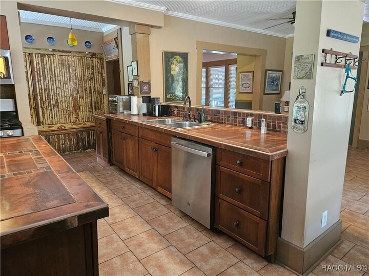 Property Photo:  754 NE 2nd Avenue  FL 34428 