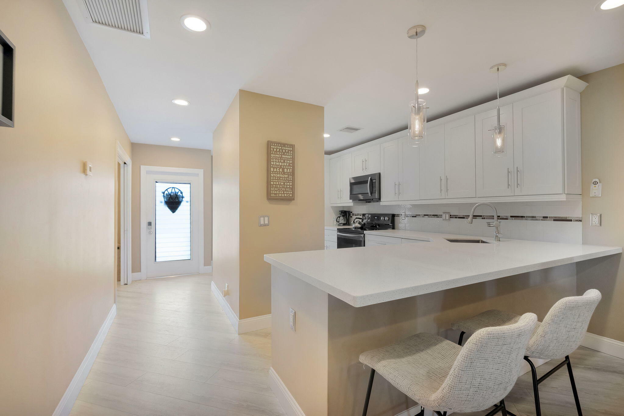 Property Photo: 1631 NW 18th Avenue 102 FL 33445