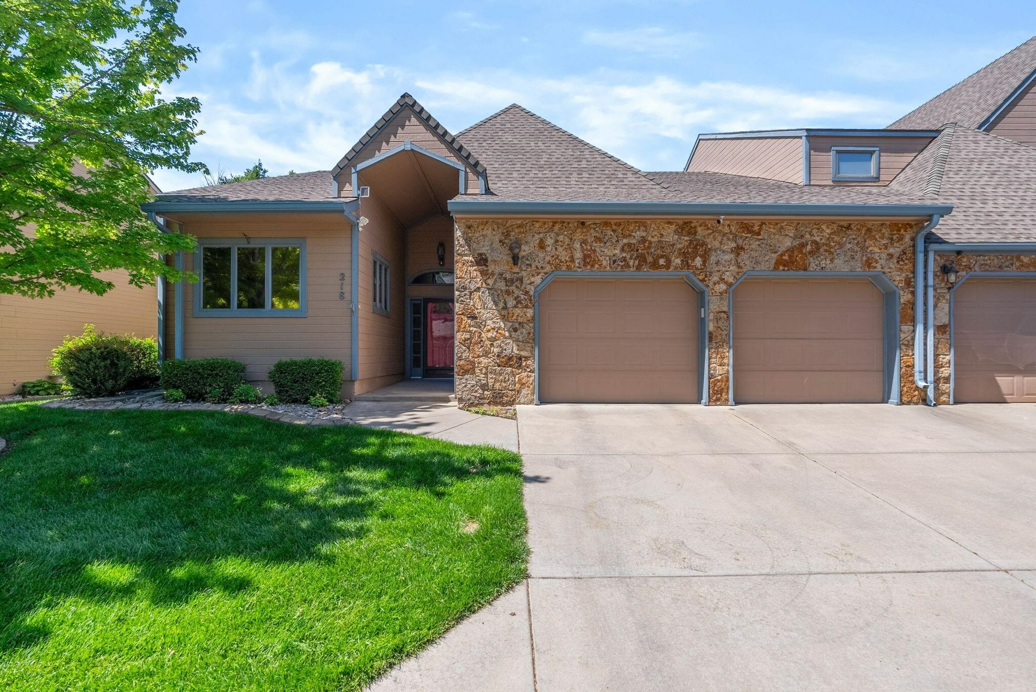 Property Photo: 909 N Maize Rd KS 67212