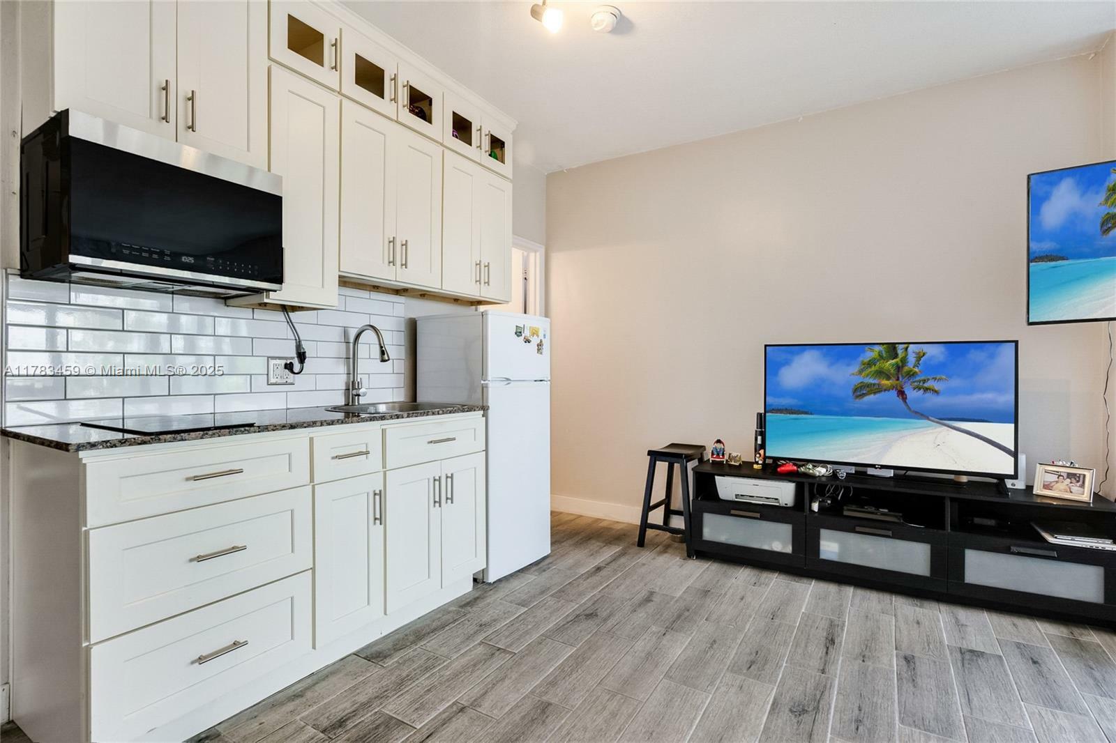 6345 Collins Ave 522  Miami Beach FL 33141 photo