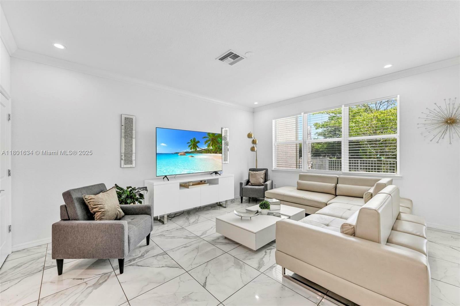 Property Photo: 1083 Eucalyptus Dr FL 33021