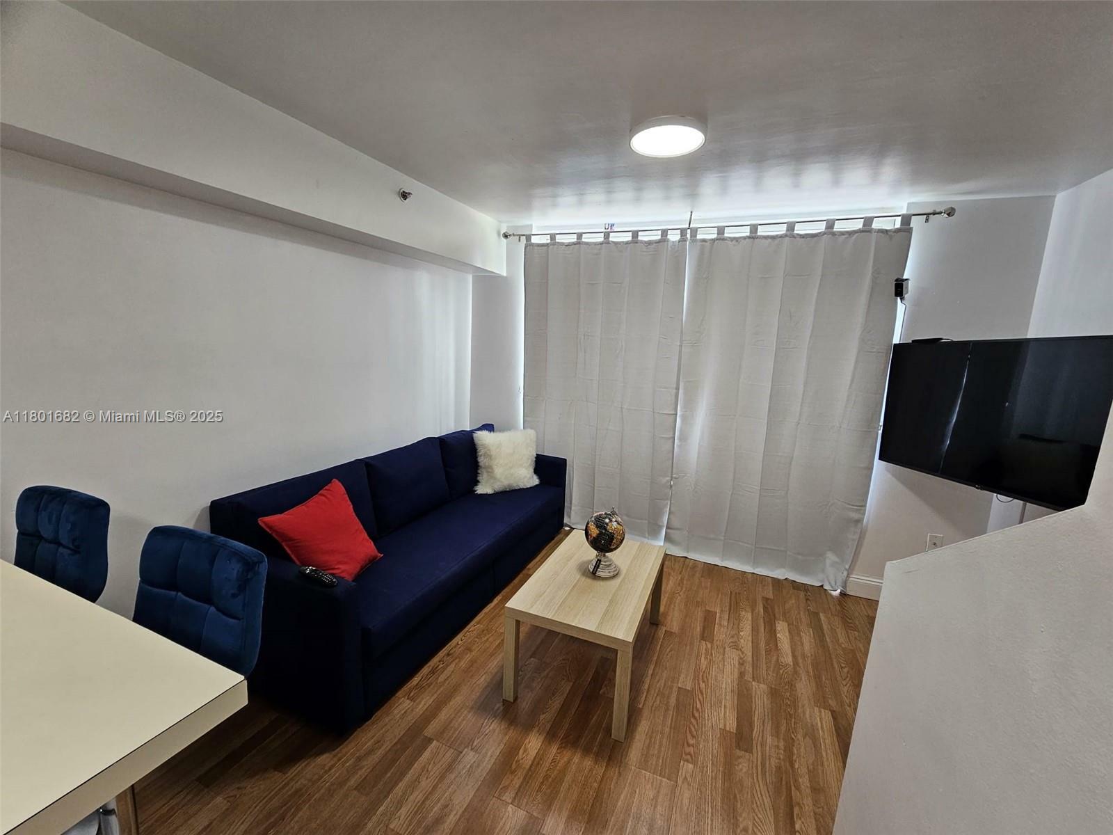 Property Photo: 450 SW 3rd St 1 FL 33130