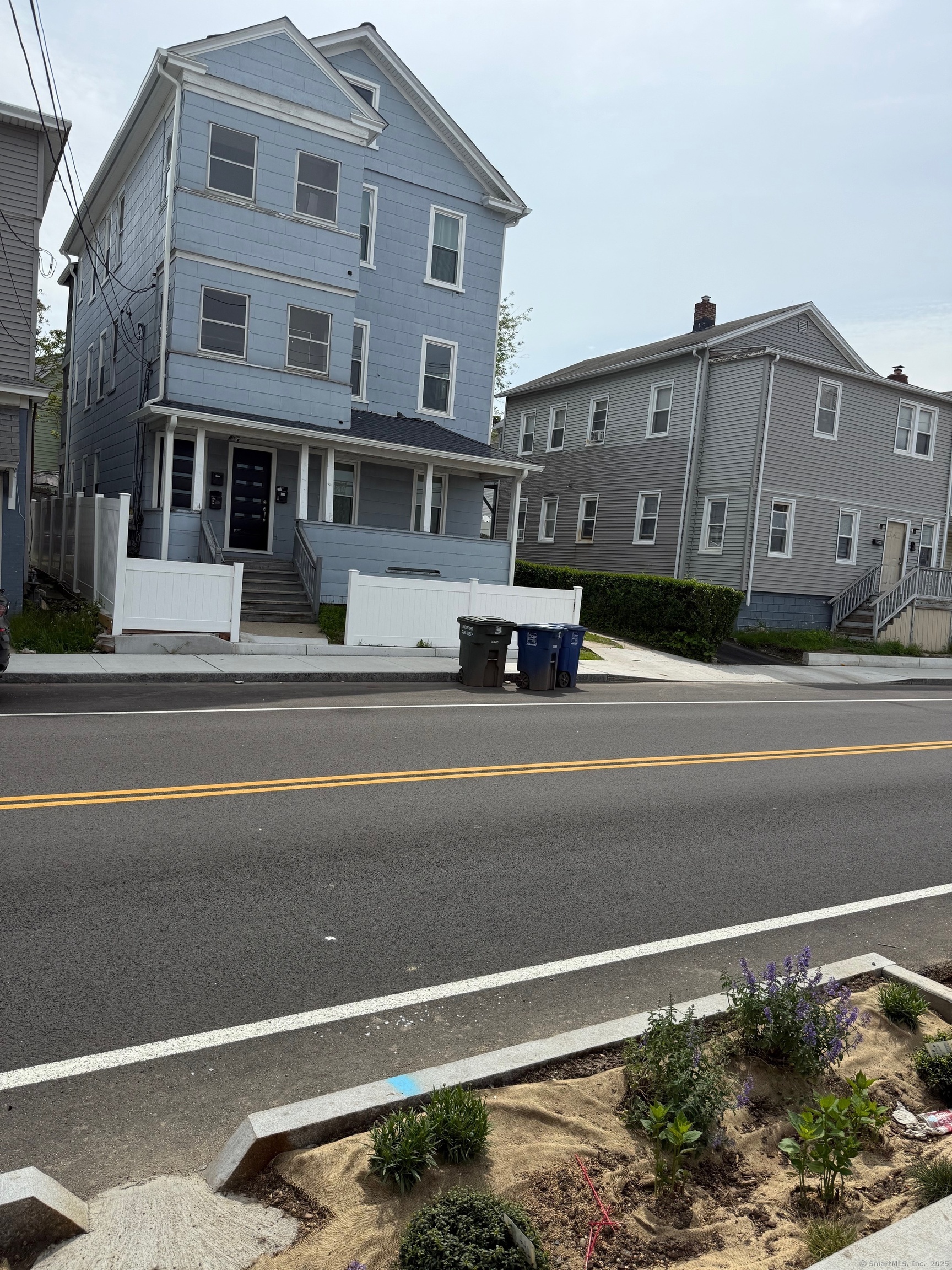 Property Photo: 2076 Seaview Avenue CT 06610