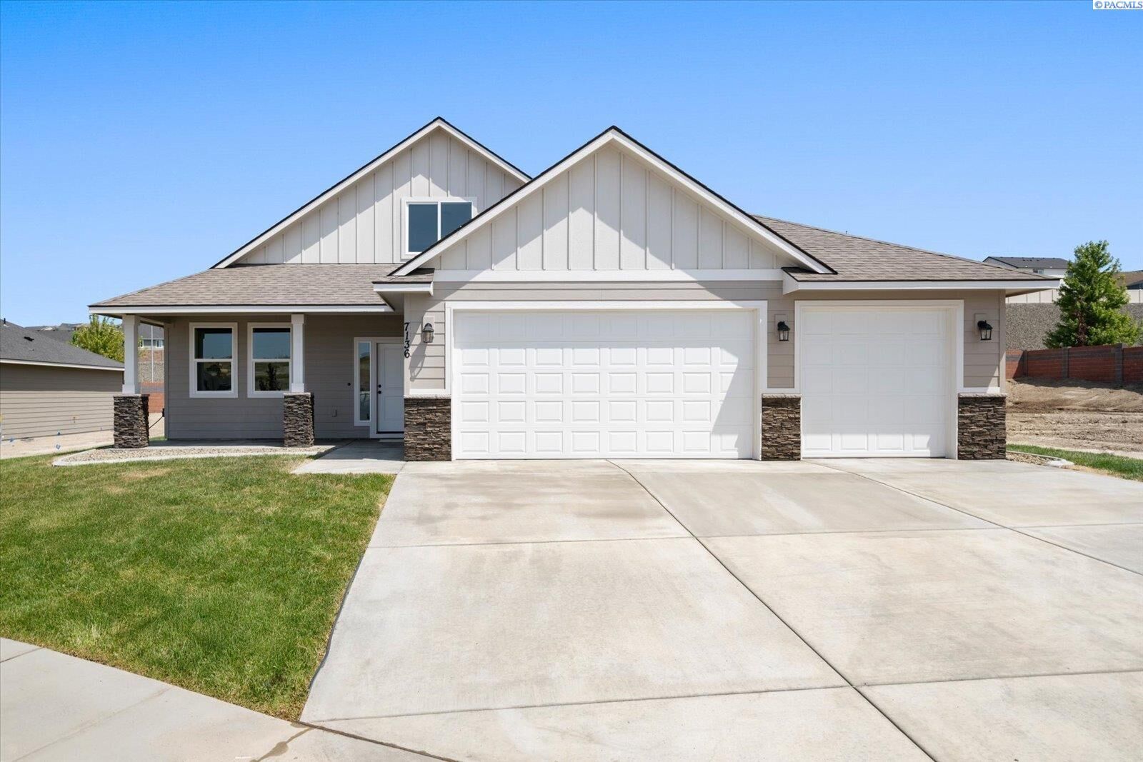 Property Photo:  7136 W 28th Pl  WA 99338 