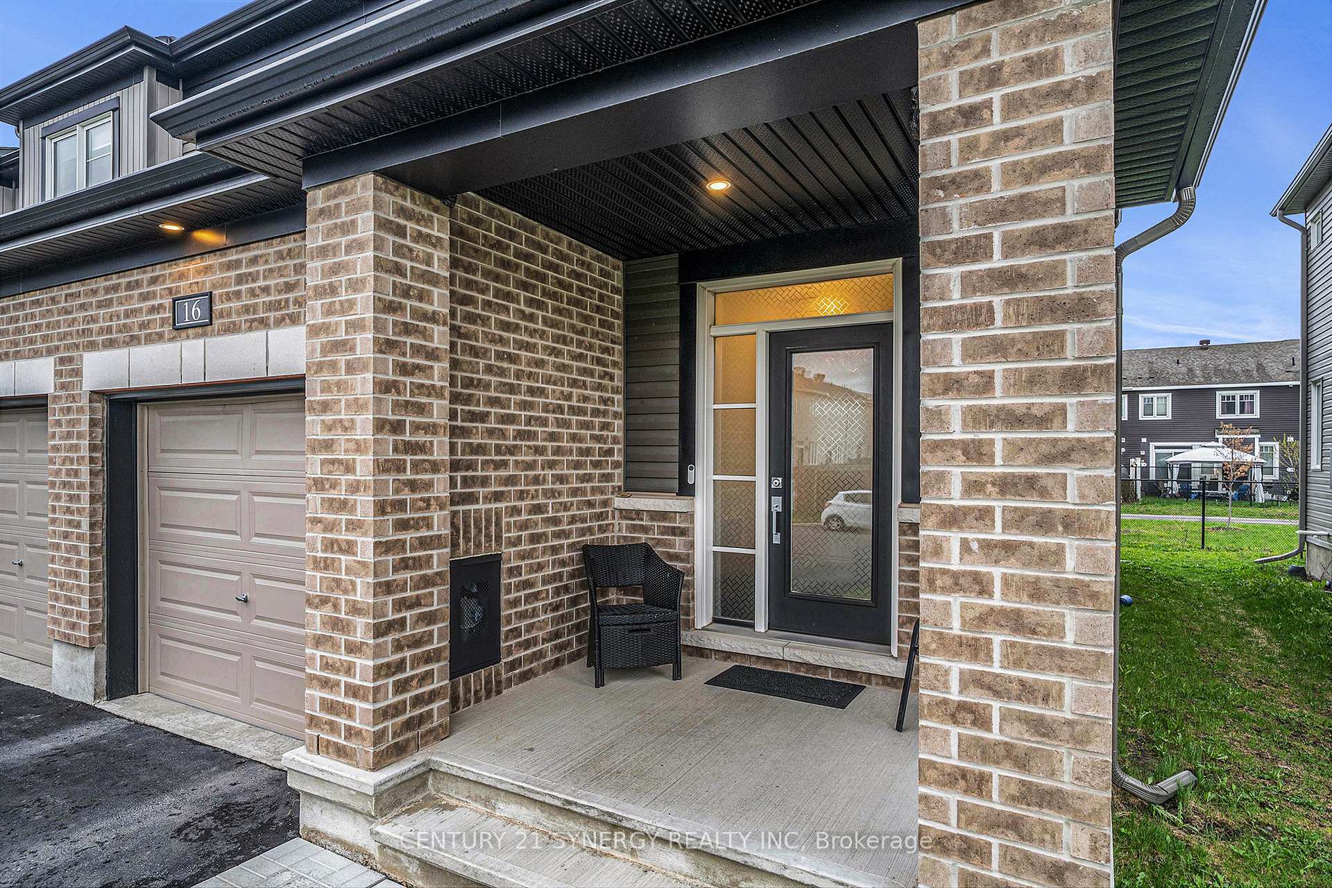 Property Photo:  16 Gardenpost Terrace  ON K4A 1G8 