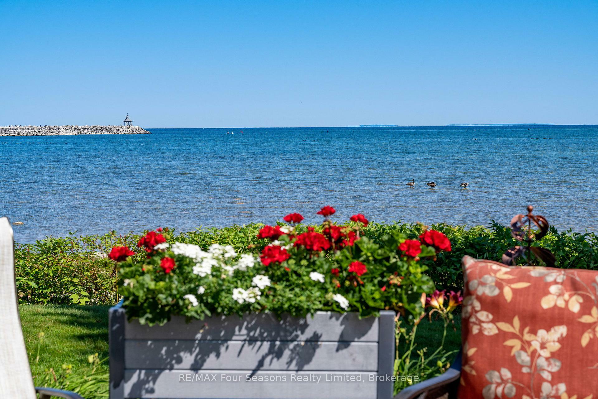 Property Photo: 44 Trott Boulevard 18 ON L9Y 5B7