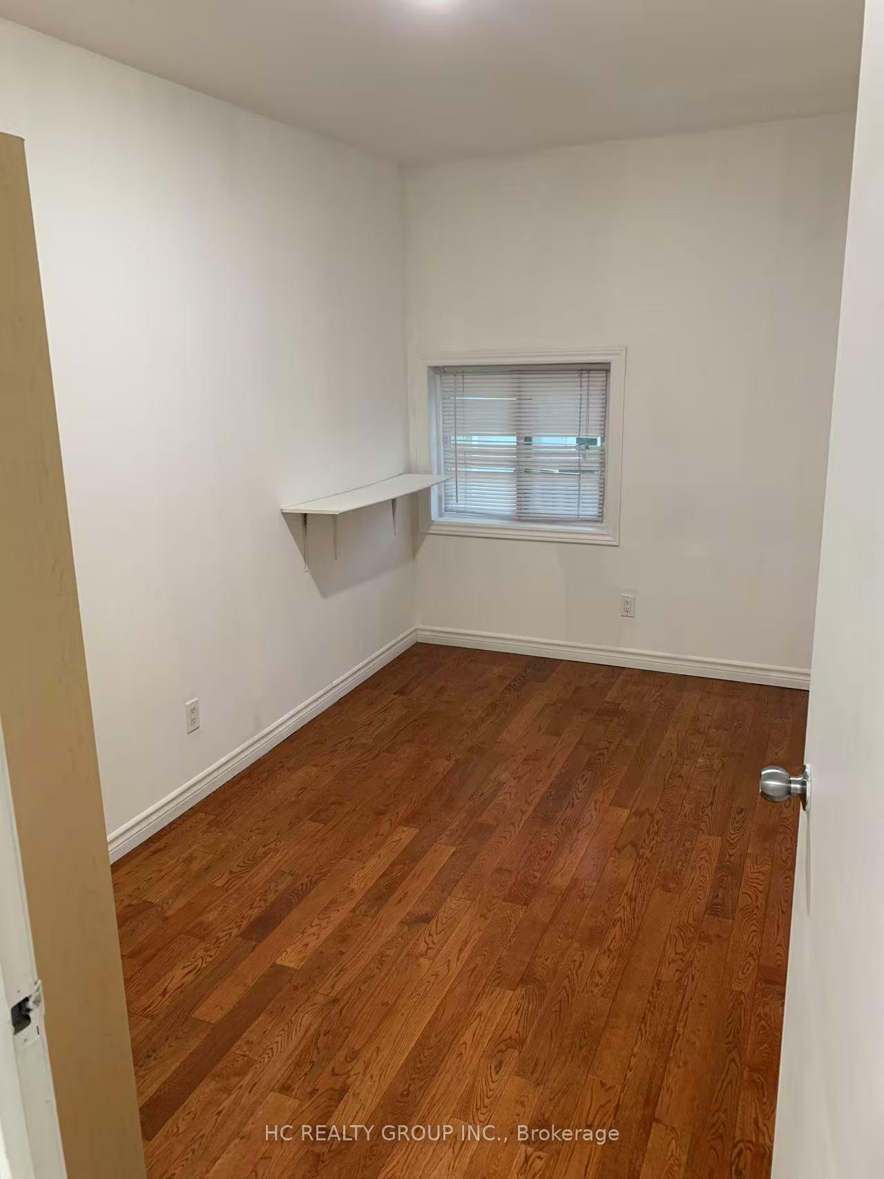 Property Photo: 562 Bathurst Street ON M5S 2P9