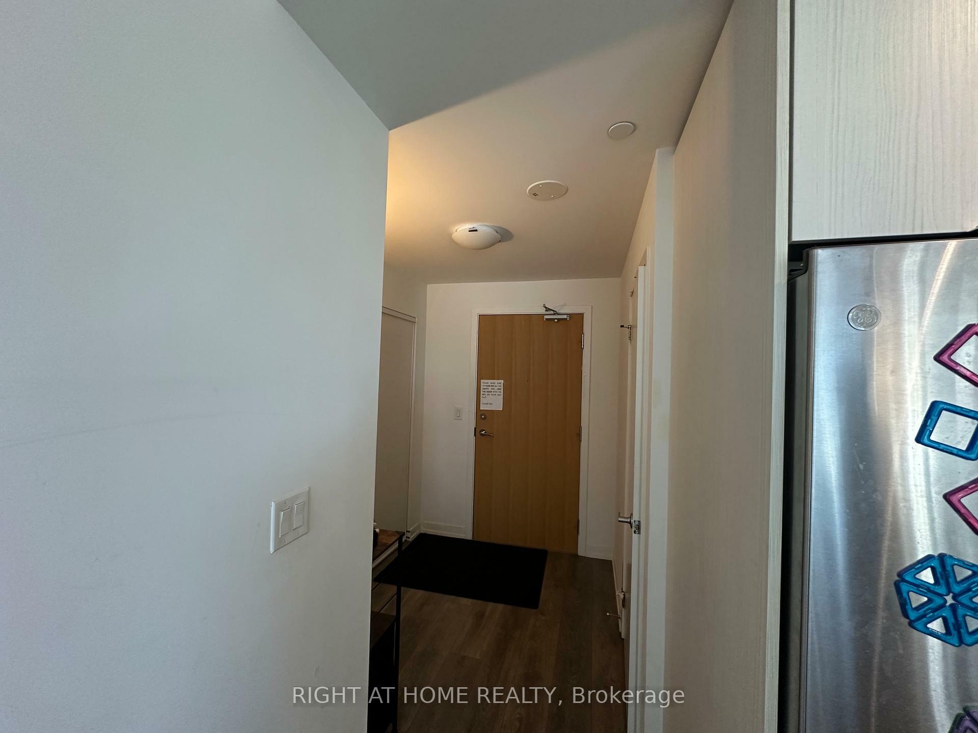 Property Photo: 2520 Eglinton Avenue W 701 ON L5M 0Y4
