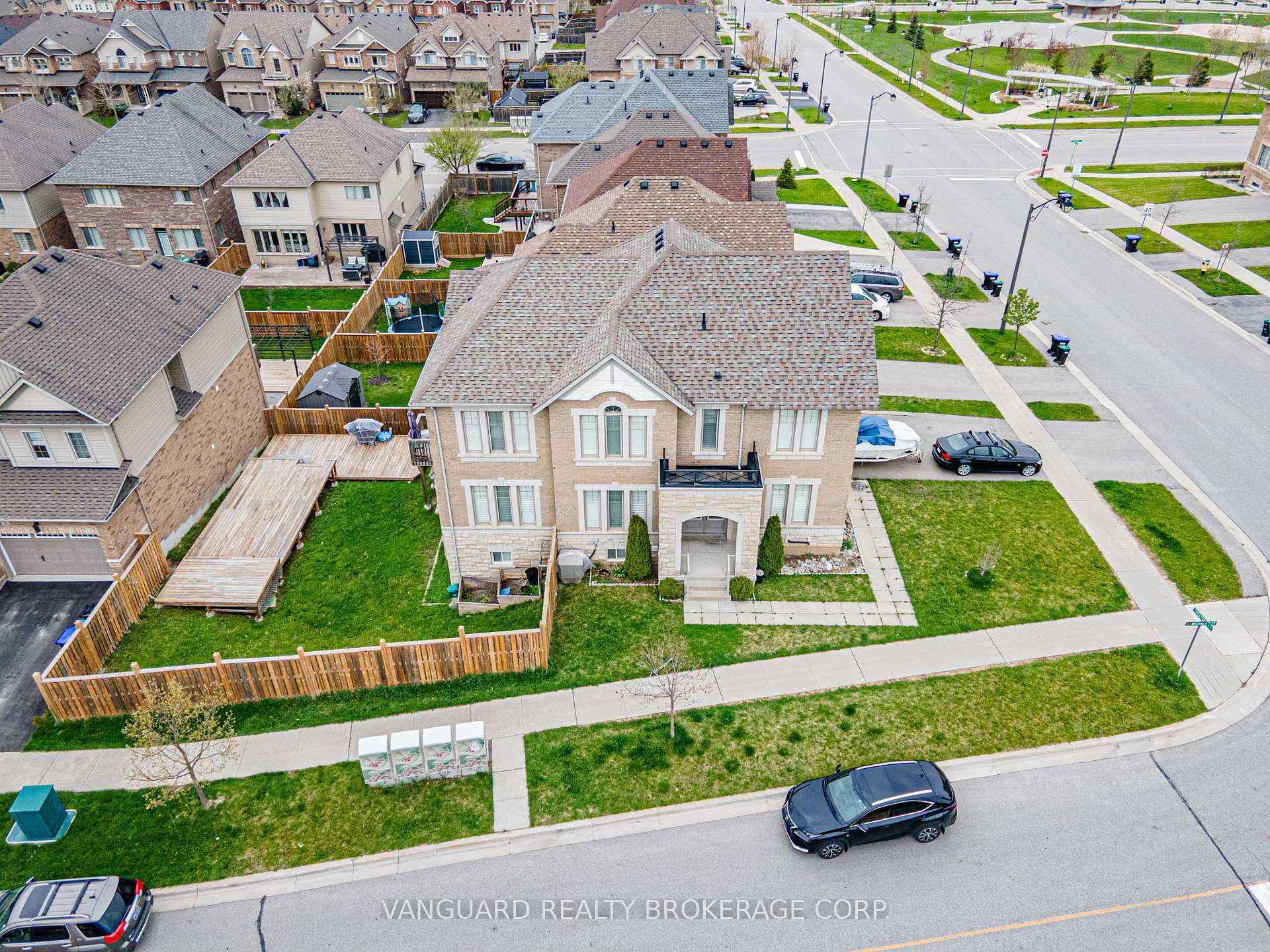 Photo de la propriété:  75 Treetops Boulevard  ON L9R 0L8 