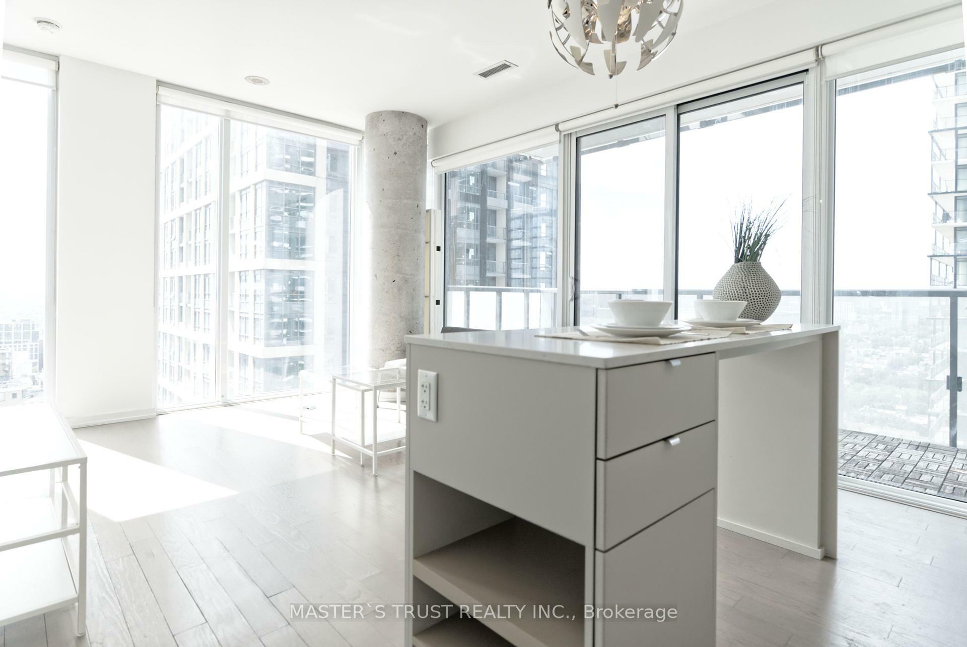 Property Photo: 101 Peter Street 2511 ON M5V 0G6