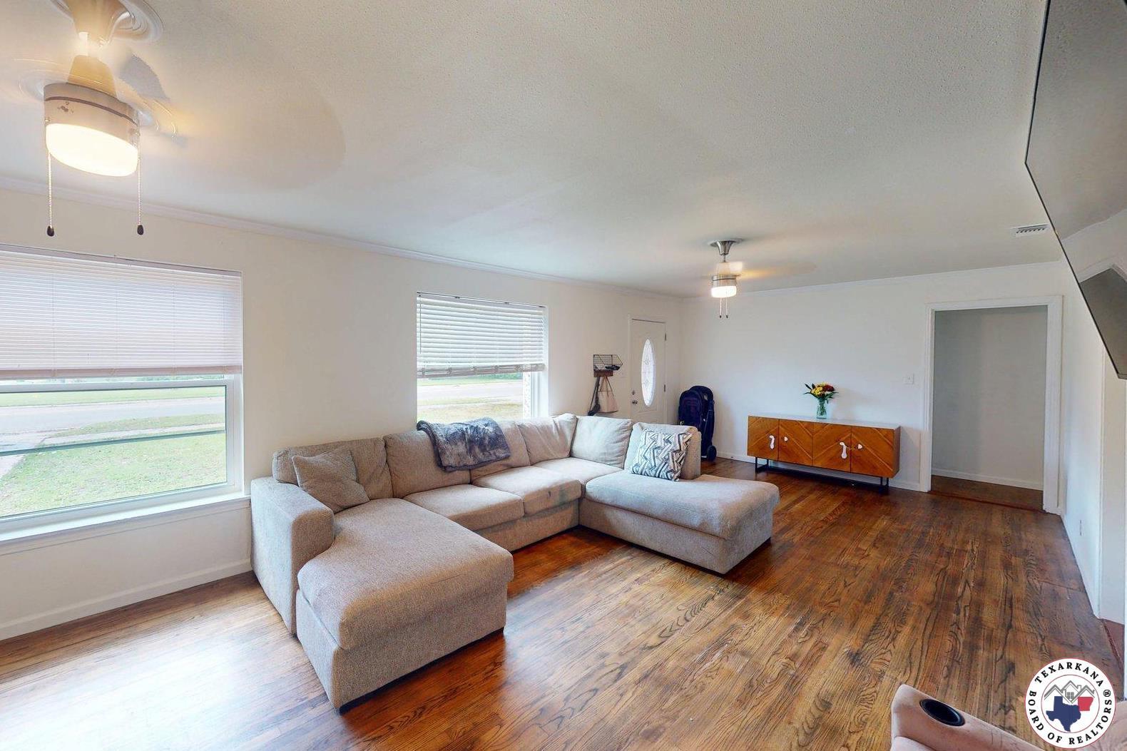 Property Photo: 1205 W 40th TX 75503