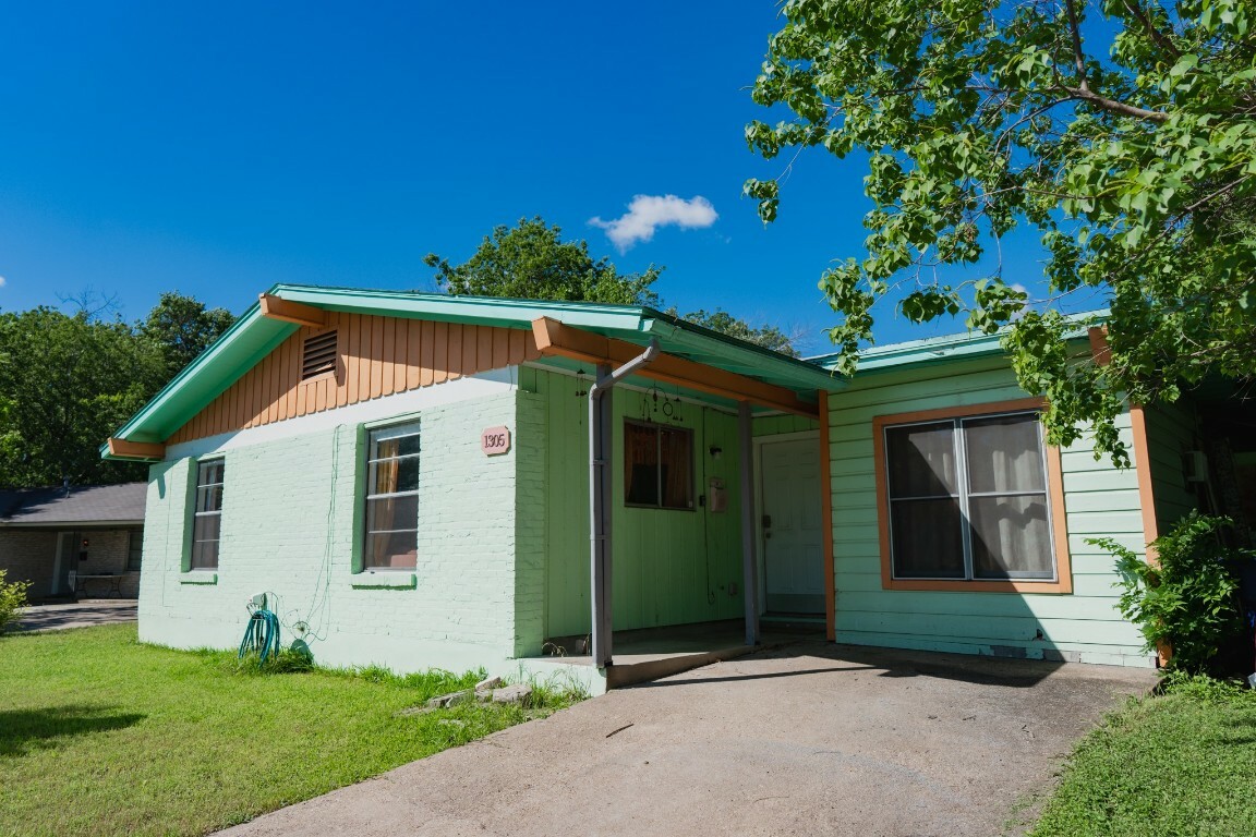 Property Photo: 1305 Larkspur Road TX 78758