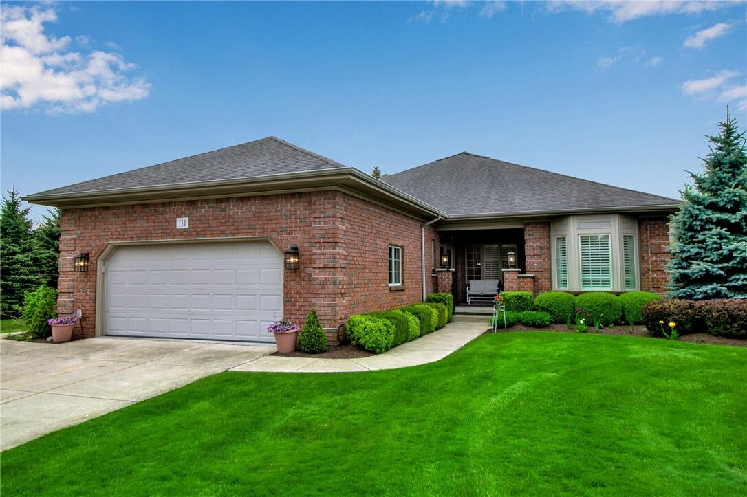 Property Photo:  114 Hampton Hill Drive  NY 14221 