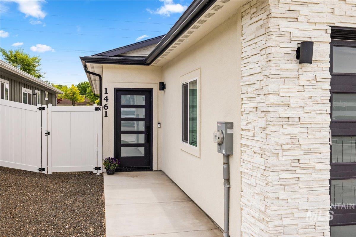 Property Photo:  1461 W Lark Ct  ID 83651 