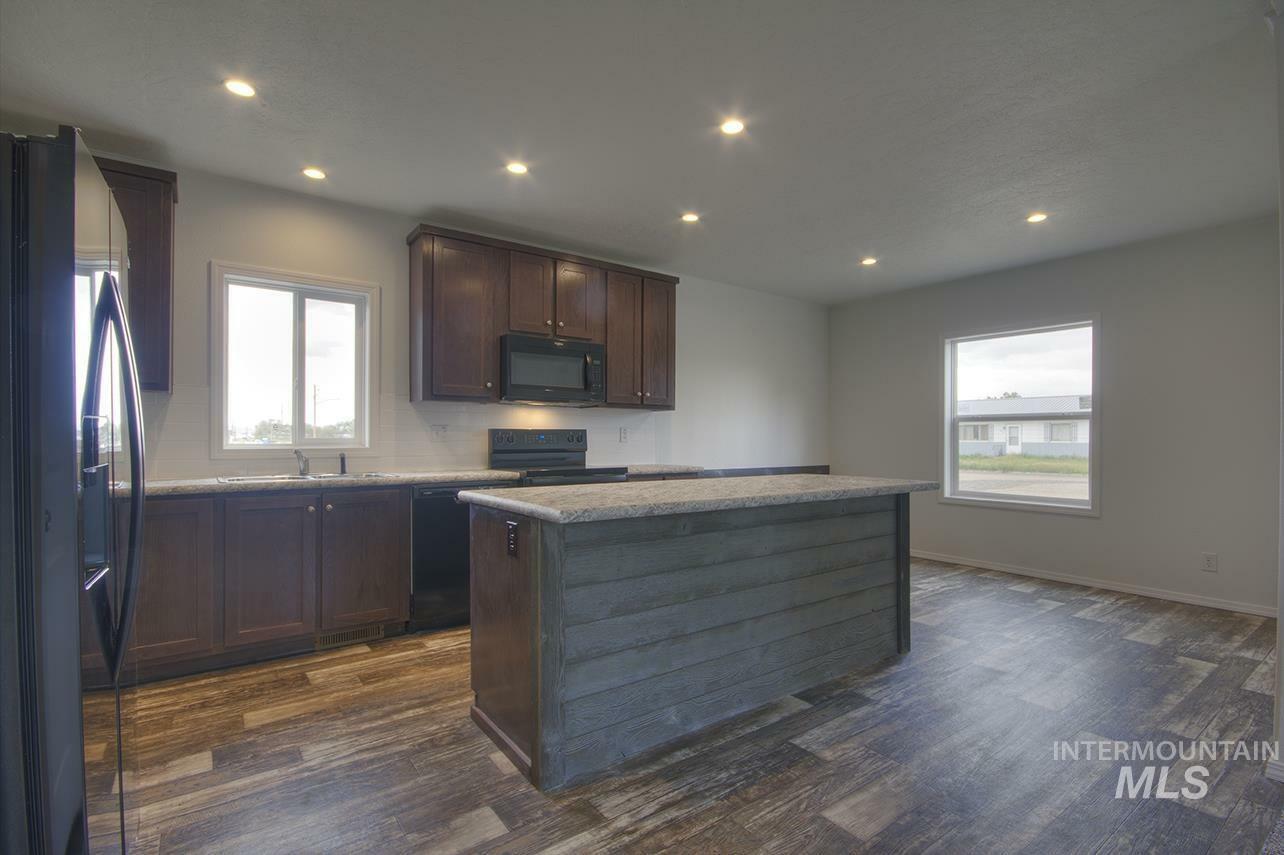 496 N Elm St  Vale OR 97918 photo