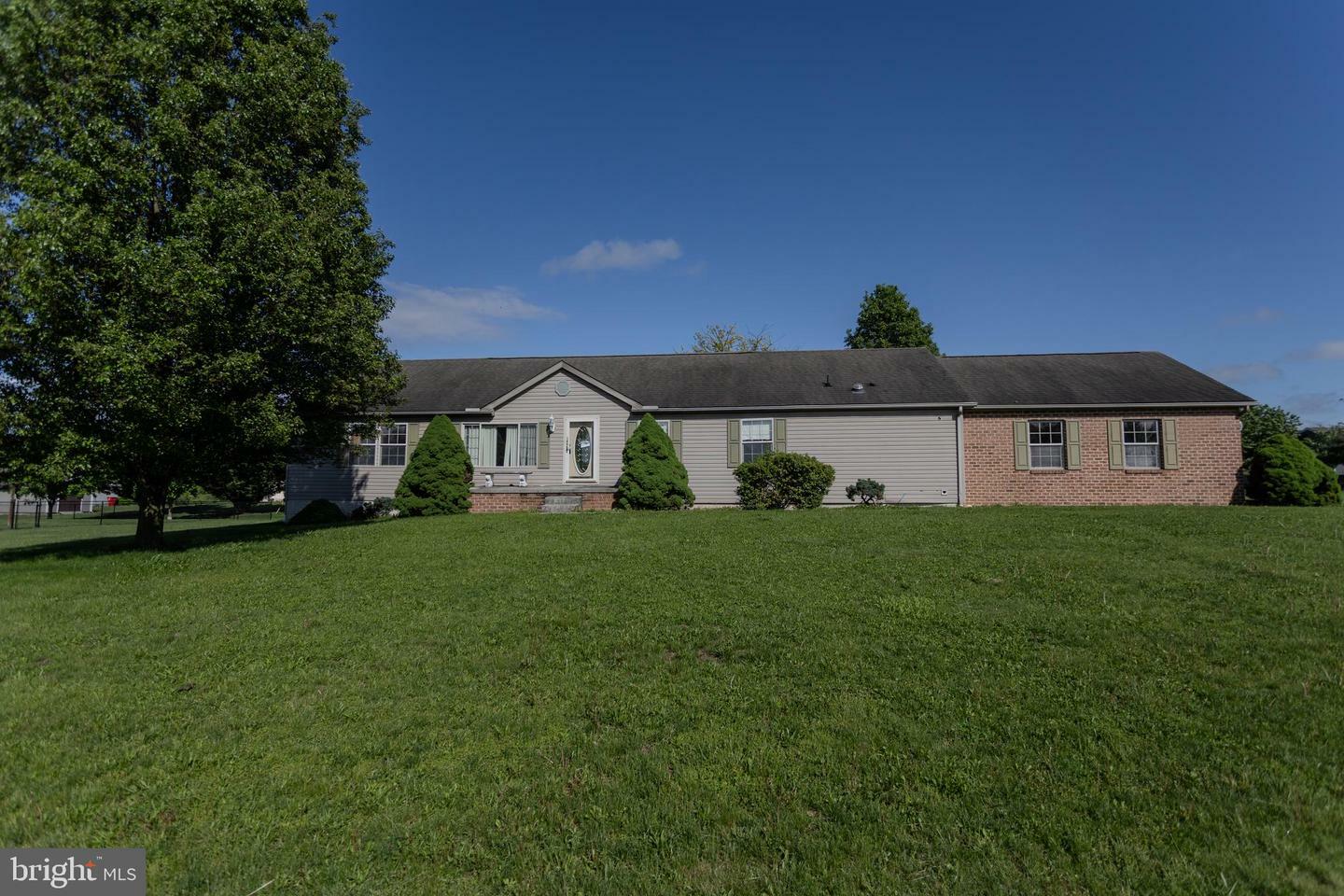 Property Photo: 186 Hampton Drive PA 17202