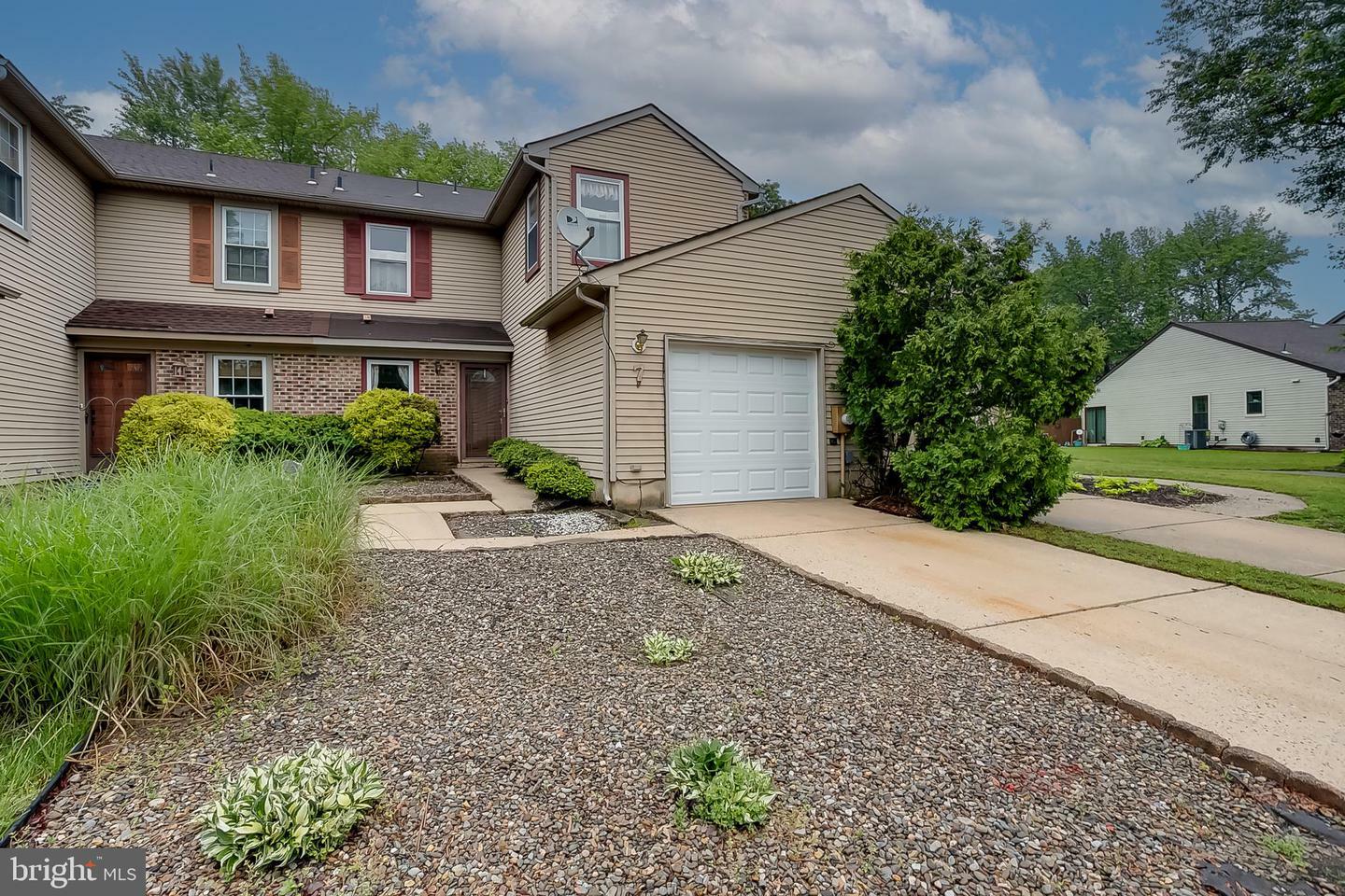 7 E Oleander Drive  Mount Laurel NJ 08054 photo