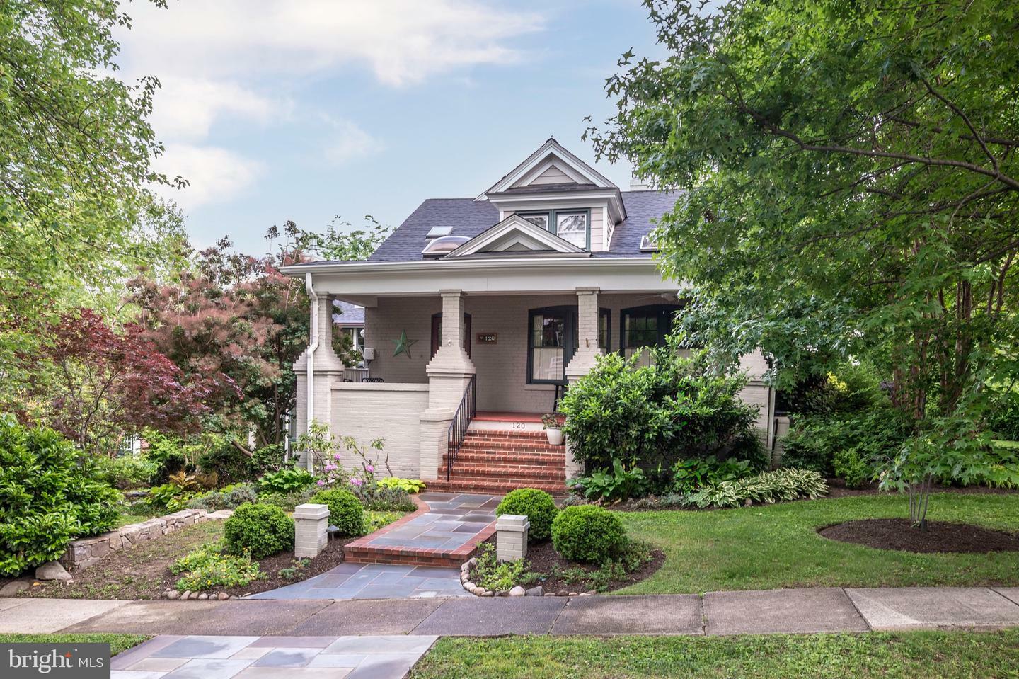 Property Photo: 120 W Maple Street VA 22301