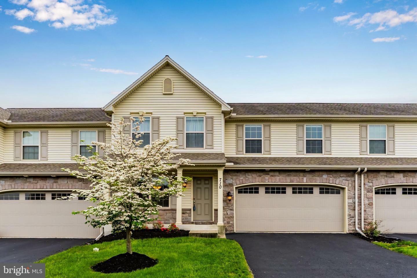 710 Gladstone Court  Mechanicsburg PA 17055 photo