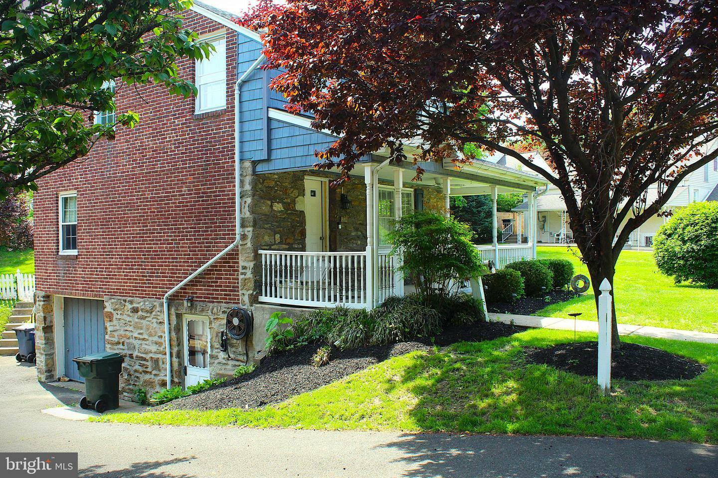 Property Photo: 2136 Jenkintown Road PA 19038