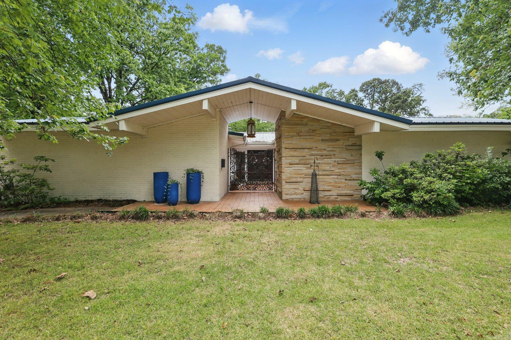 Property Photo:  717 Choctaw Circle  AR 72205 