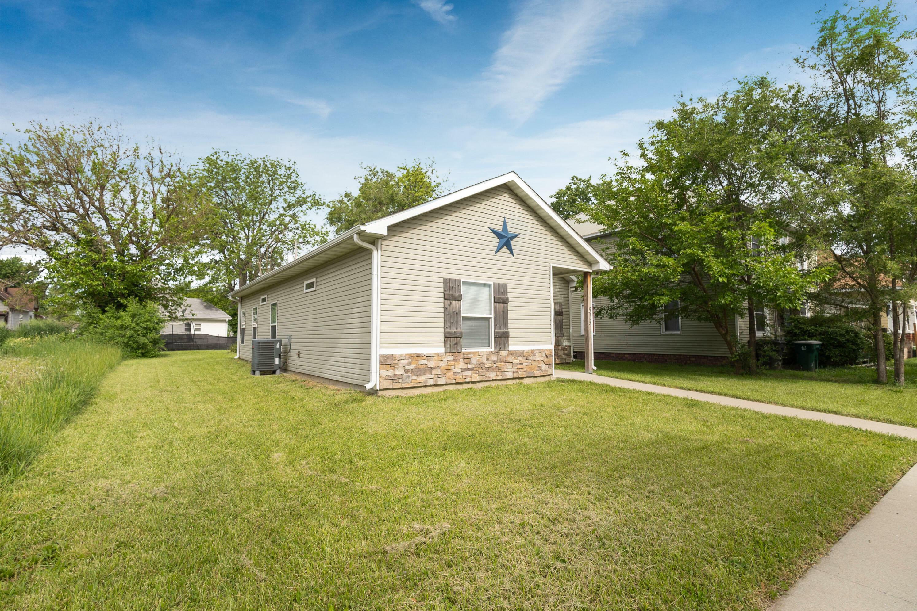 Property Photo: 513 S Clark MO 65270