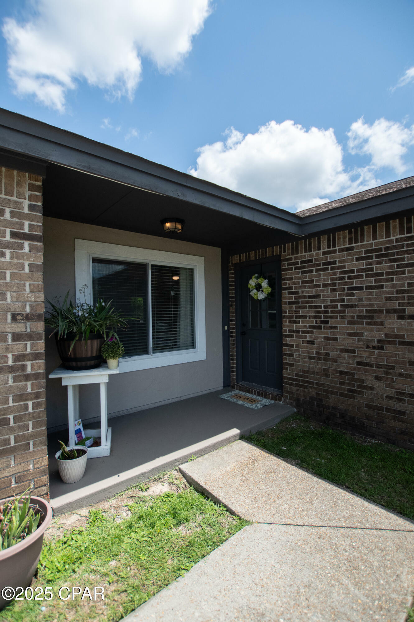 Property Photo: 2527 E 37th Plaza FL 32405
