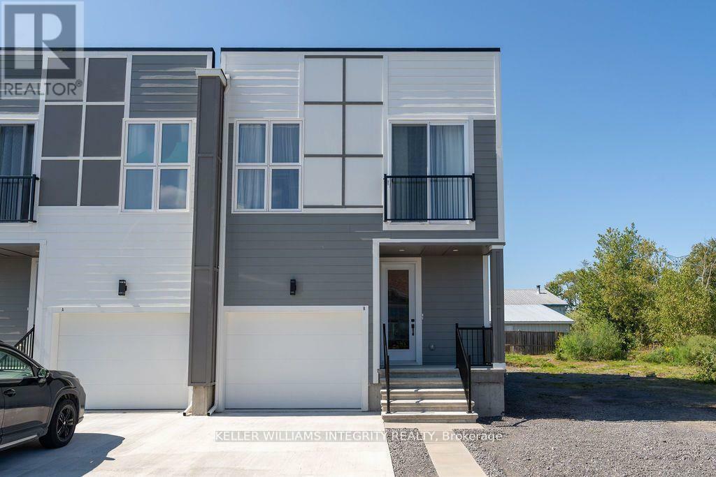 Property Photo:  875 Contour Street B  ON K1W 0G6 