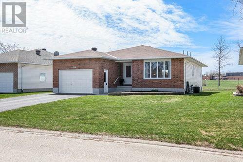 Property Photo: 254 Glenwood Crescent ON K7A 5L1