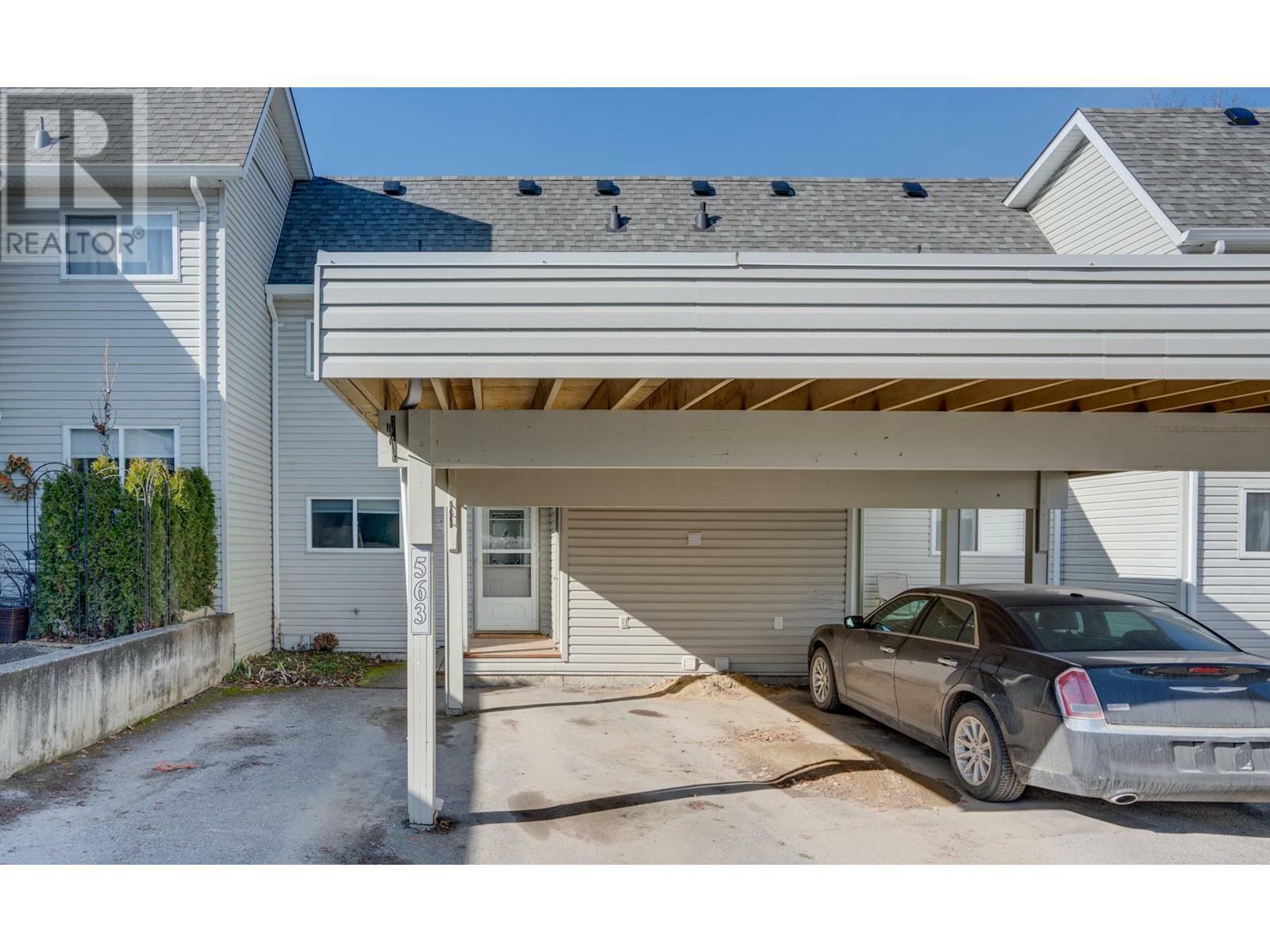 Photo de la propriété: 563 24 Street Northeast BC V1E 2K2