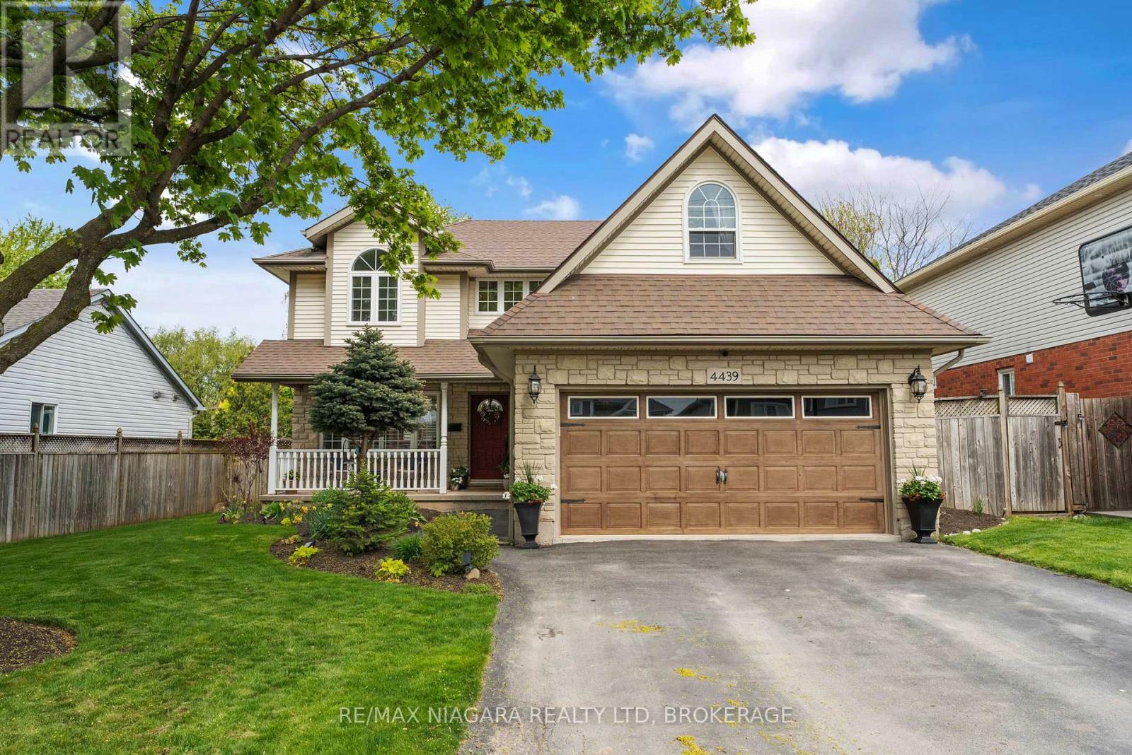 Property Photo: 4439 Lincoln Avenue ON L0R 1B3