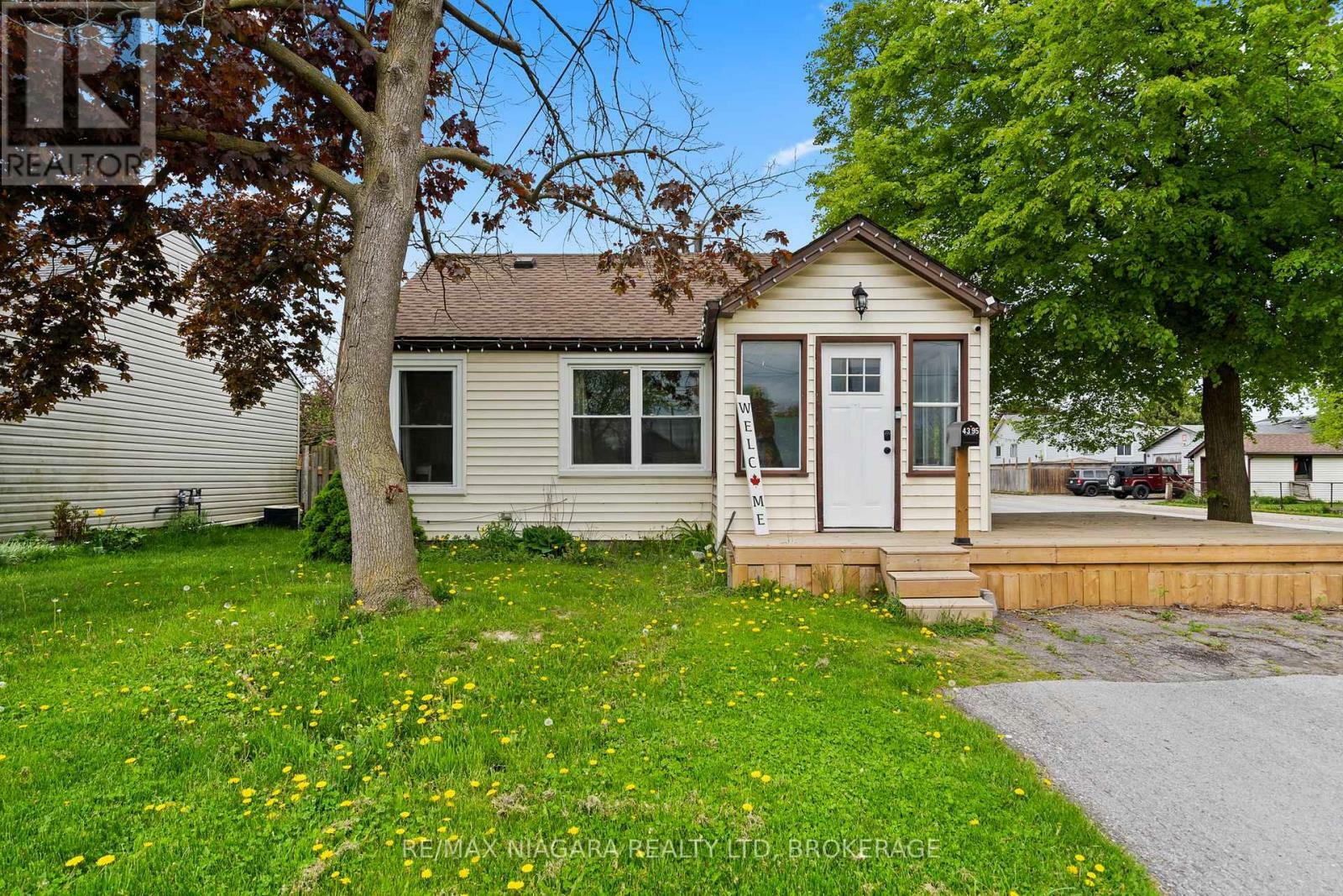 Property Photo: 4395 Fifth Avenue ON L2E 4R3