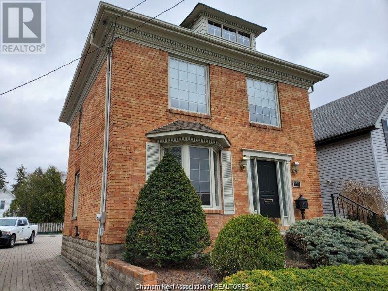 Property Photo:  257 St Clair Street  ON N7L 3J8 