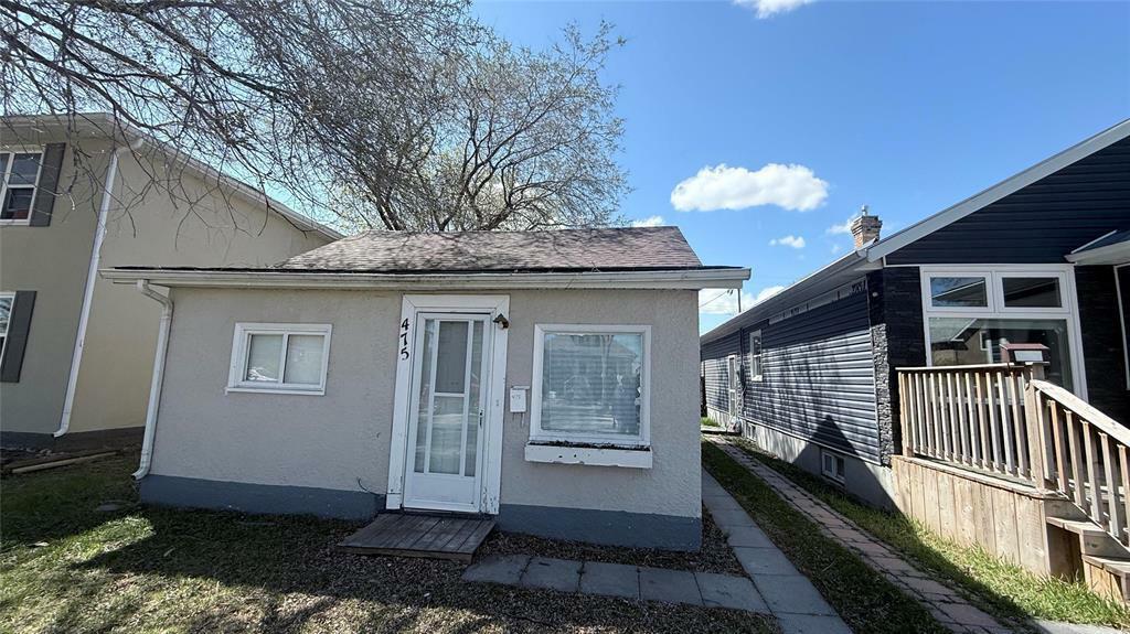 Property Photo: 475 De La Morenie Street MB R2H 2Z2