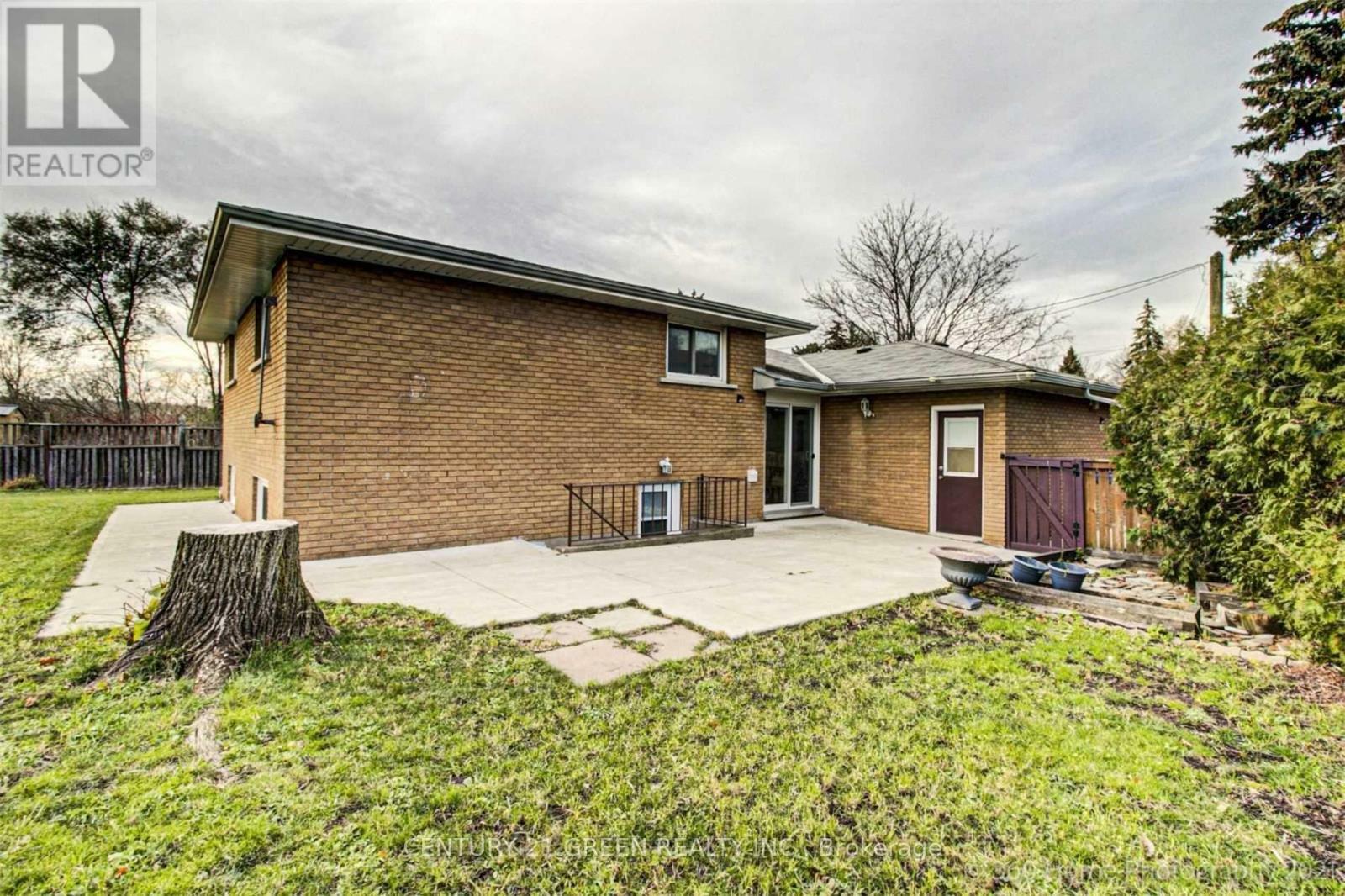 Property Photo: 33 Garvey Crescent Upper ON L8K 3W9