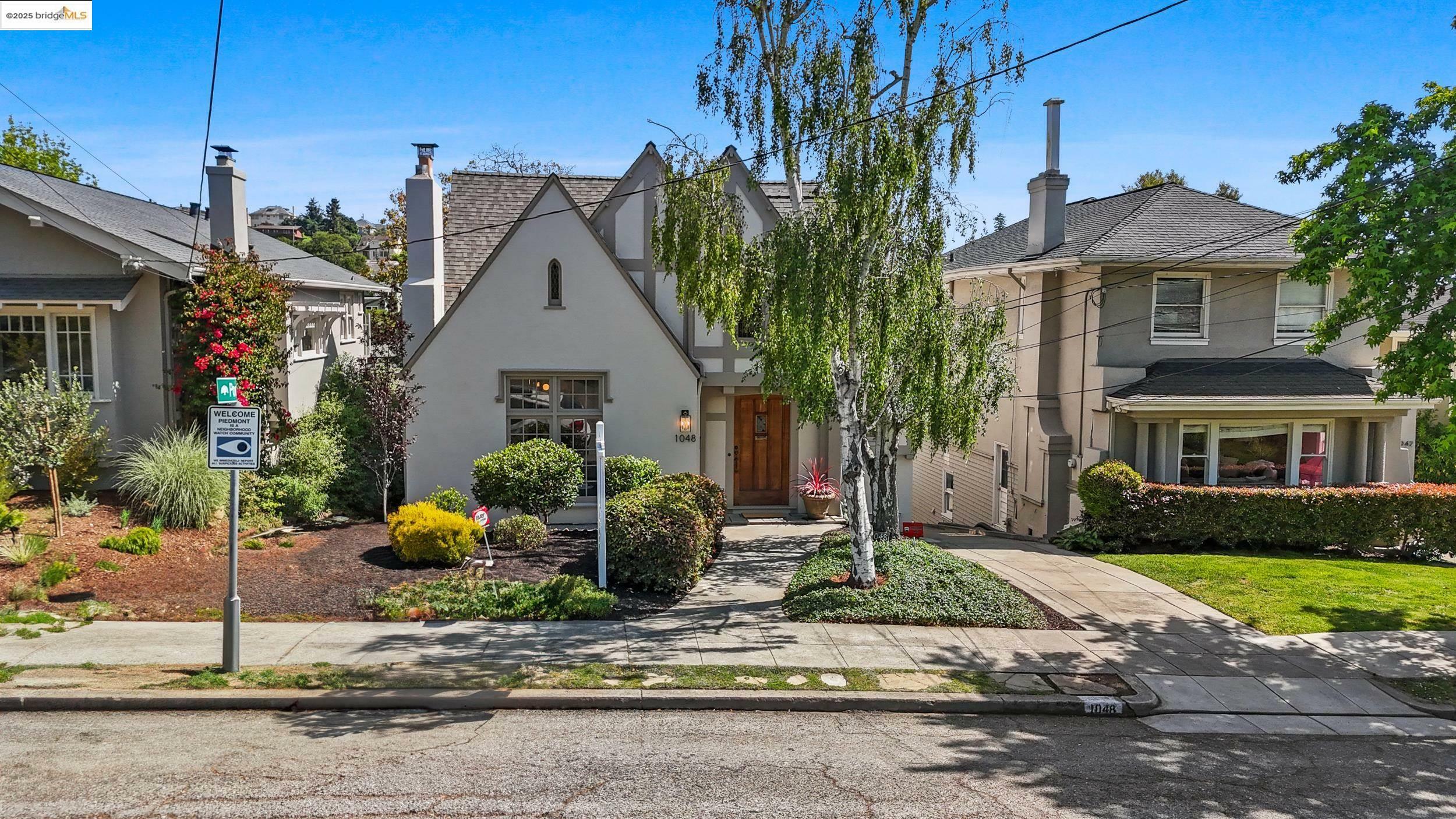 Property Photo: 1048 Annerley Rd CA 94610
