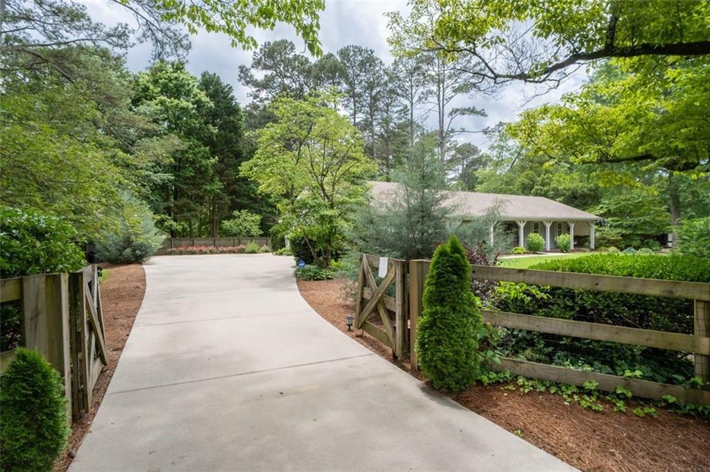 Property Photo: 515 Houze Way GA 30076