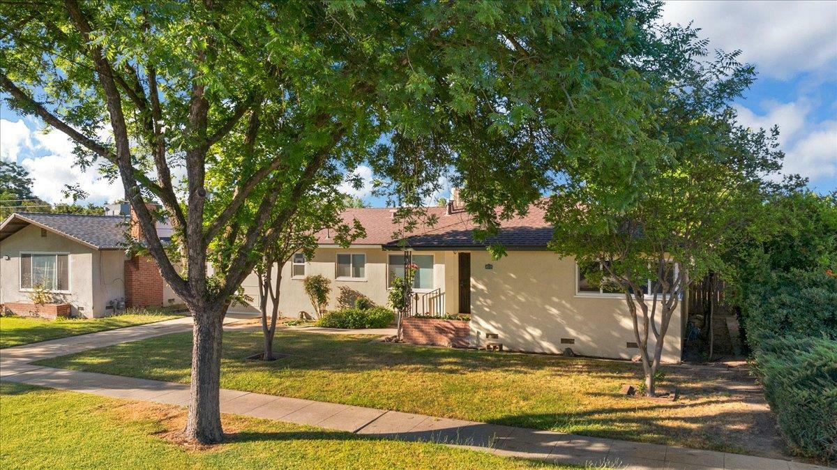 Property Photo: 3512 E Simpson Avenue CA 93703